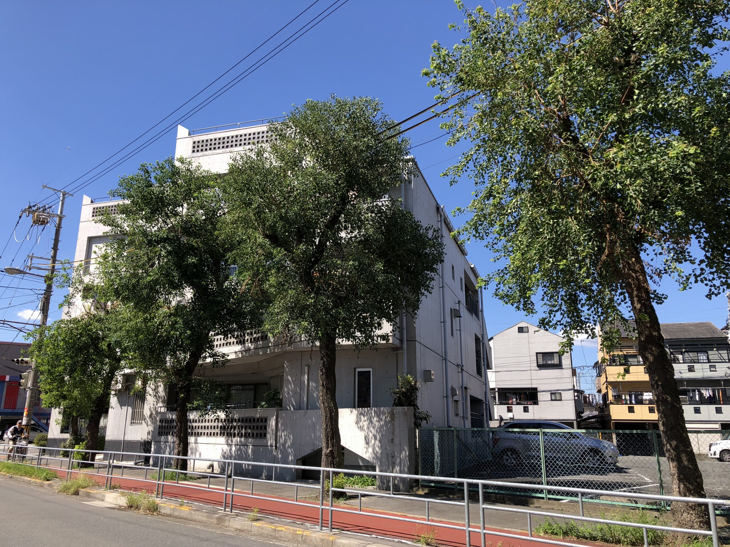 雨漏り点検をおこなうマンション