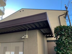 鼻隠し折半屋根